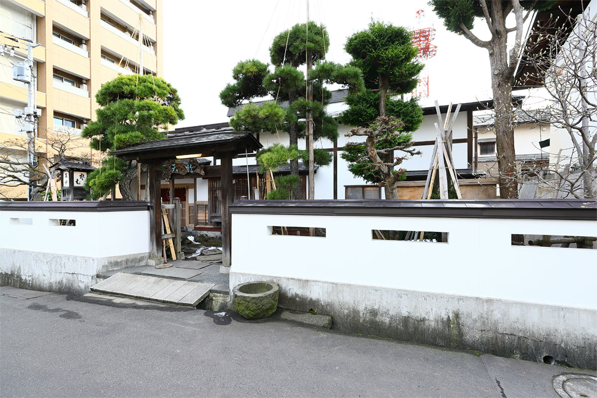 弘前の老舗「そば処高砂」名物天ざるの魅力と混雑・駐車場攻略