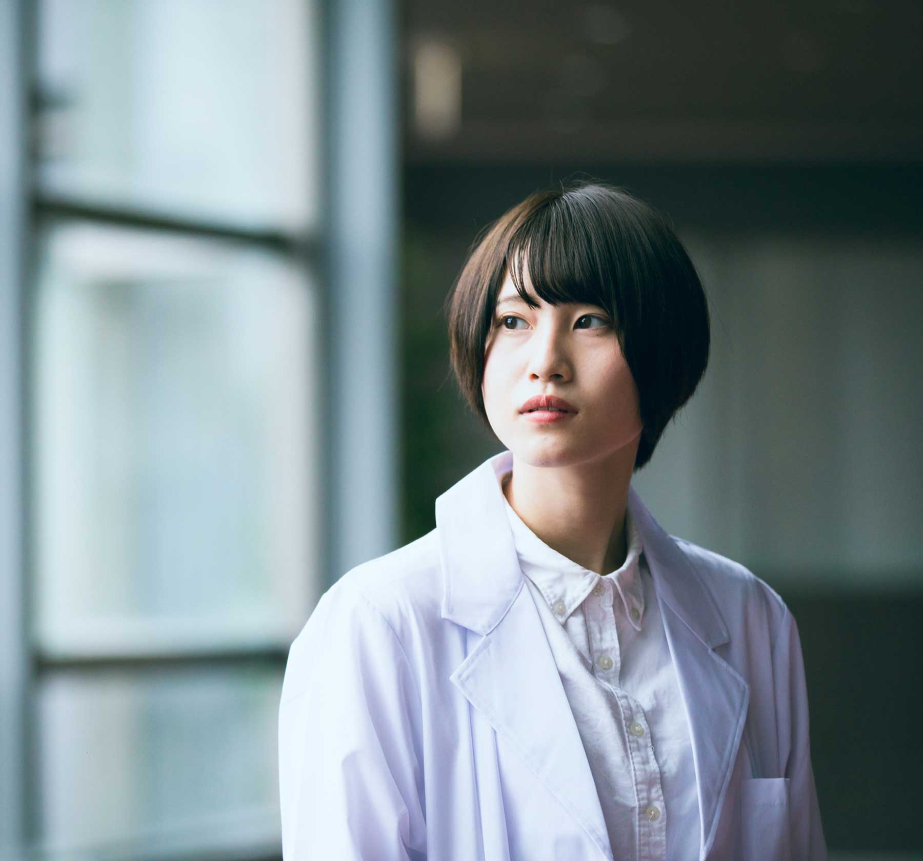 なぜ笑わない？歴代アイドルの笑顔封印の真相と演出意図を徹底解剖