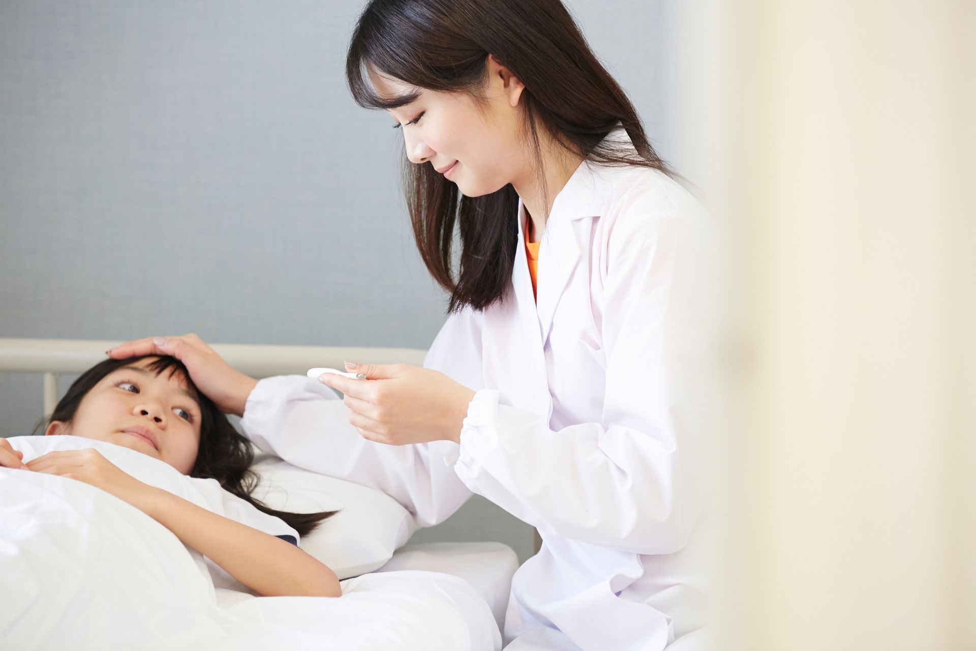 保健室の先生になるには？楽な仕事の噂と過酷な現場実態【2026】