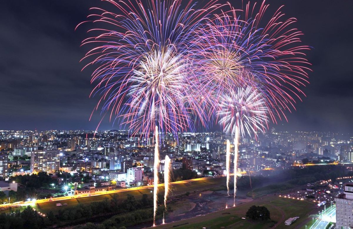 【2026】豊平川花火大会の穴場と日程！混雑回避や屋台・規制を徹底解説