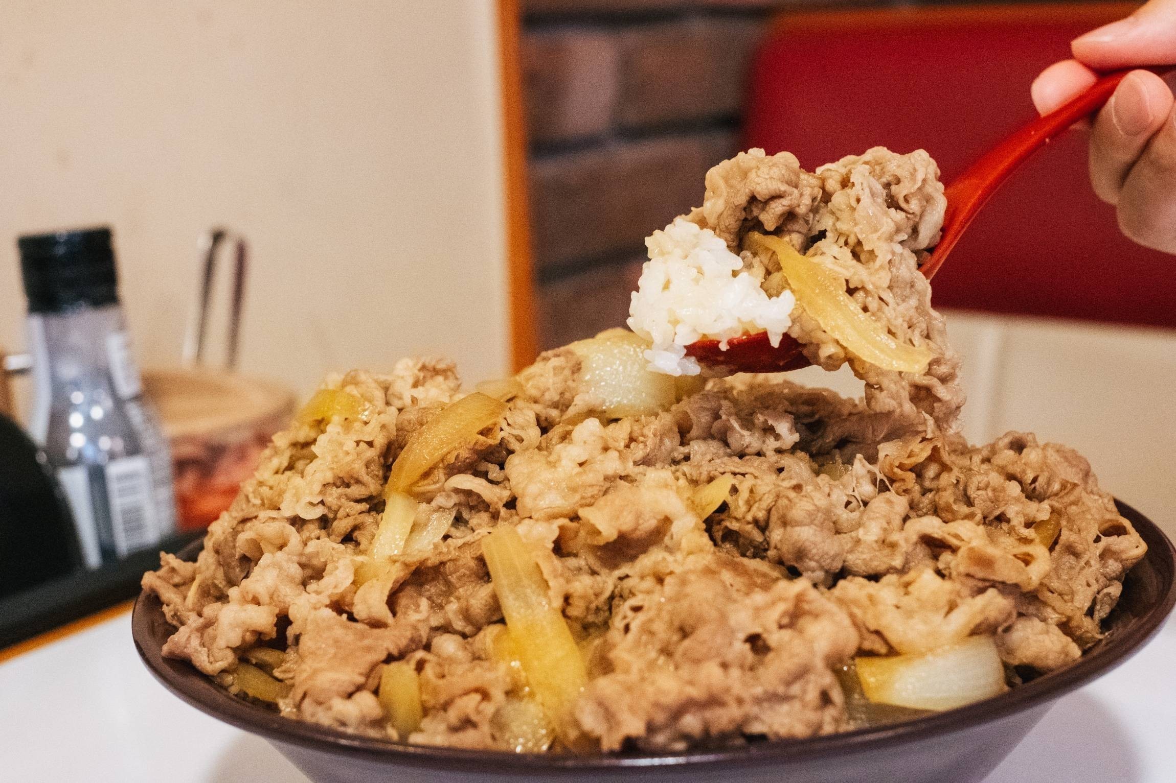 すき家キング牛丼の塩分量は15G超？カロリーや総重量を徹底解剖