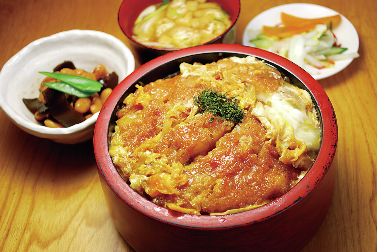 練馬・味の八珍亭はなぜ愛される？名物汁なし麺と混雑状況を徹底解剖