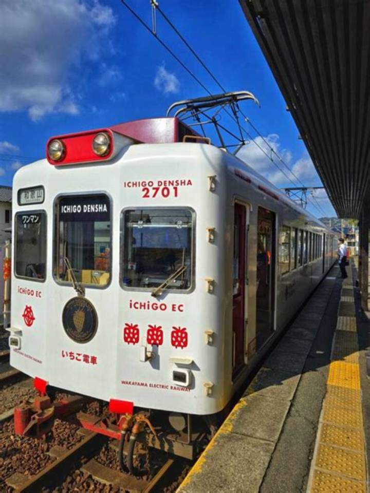 電車内の「脇盗撮」急増の真相：新型盗撮の手口と2023年「撮影罪」施行による法的変化