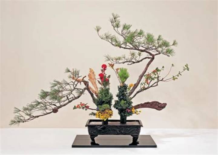 花飾りの奥深き世界：日本の伝統美から現代のフラワーアートまで徹底解説